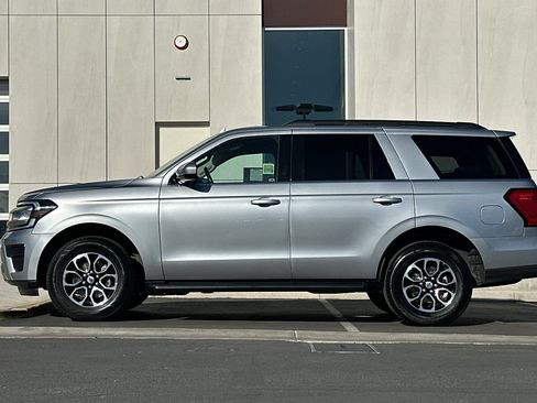 Certified 2024 Ford Expedition XLT image 6