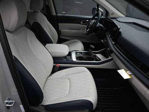 New 2026 Kia Carnival EX FWD image 39