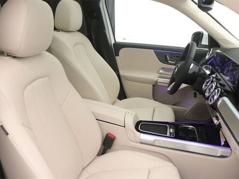 New 2026 Mercedes-Benz GLB 250 image 9