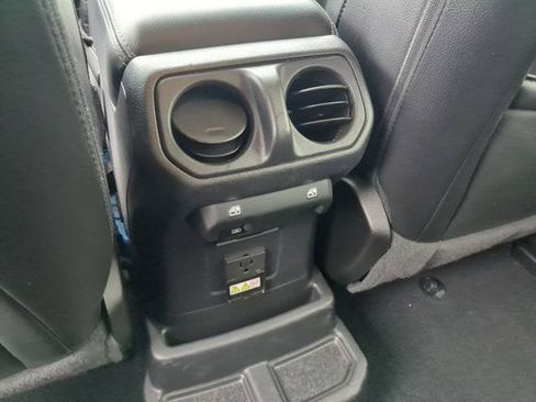 Used 2022 Jeep Wrangler Unlimited Sahara w/ LED Lighting Group AWD/4WD image 15