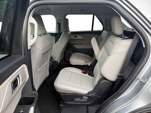 Used 2025 Ford Explorer Active w/ Active Comfort Package image 16