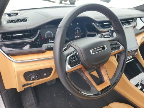 Used 2024 Jeep Grand Cherokee Summit image 11