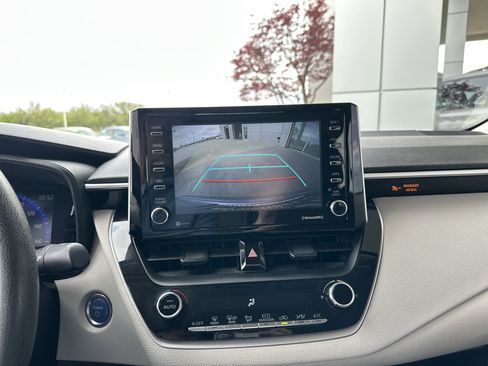 Used 2021 Toyota Corolla LE w/ Carpet Mat Package (TMS) image 31