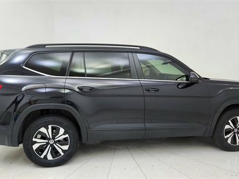 Used 2025 Volkswagen Atlas SE image 6