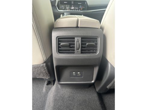 Used 2023 Nissan Rogue SL image 39