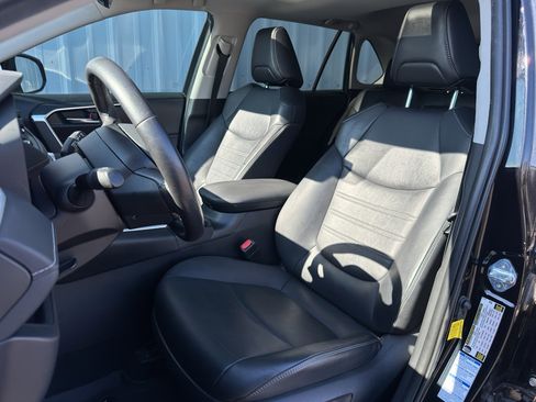 Certified 2021 Toyota RAV4 XLE Premium AWD/4WD image 9