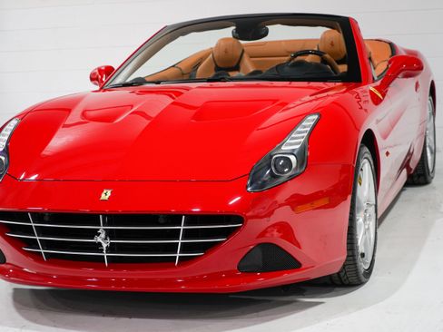 Used 2015 Ferrari California T RWD image 30