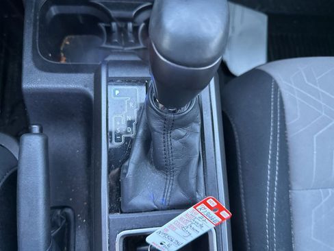 Used 2022 Toyota Tacoma TRD Sport image 19