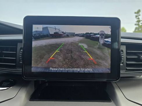 Used 2023 Ford Explorer XLT AWD/4WD image 22