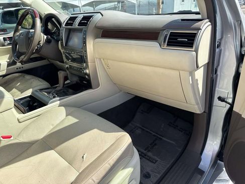 Used 2014 Lexus GX 460 w/ Premium Package AWD/4WD image 21