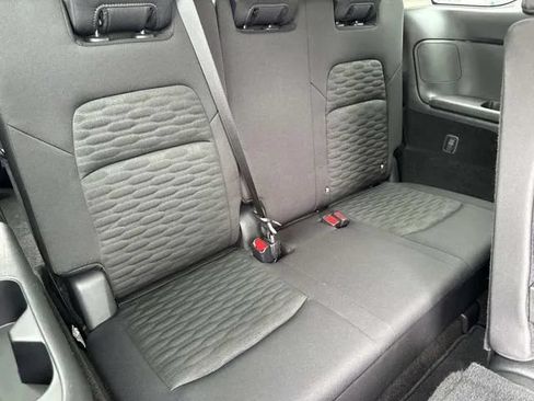 Used 2025 Nissan Pathfinder SV FWD image 28