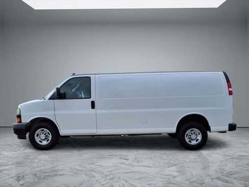 Used 2020 Chevrolet Express 3500 Extended w/ Driver Convenience Package image 4
