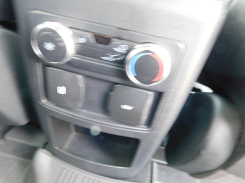 Used 2020 Ford Explorer XLT AWD/4WD image 32