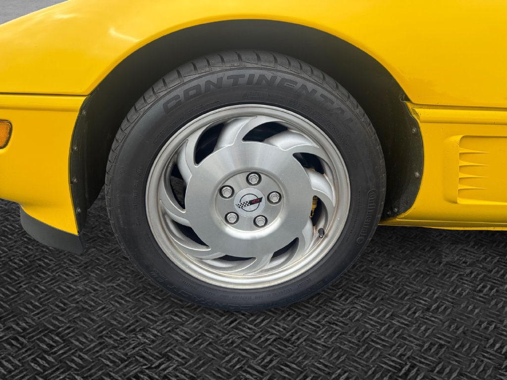 Used 1995 Chevrolet Corvette Convertible RWD image 11
