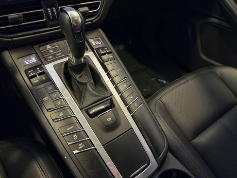 Certified 2021 Porsche Macan AWD/4WD image 19