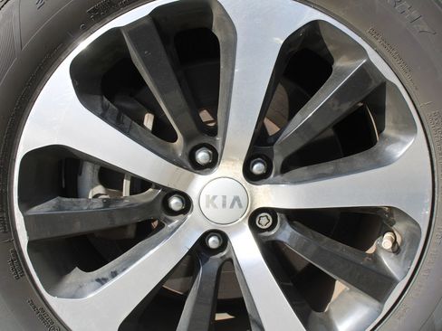 Used 2016 Kia Sorento EX image 17