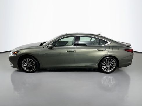 Used 2025 Lexus ES 300h Ultra Luxury w/ Accessory Package (Z2) FWD image 4