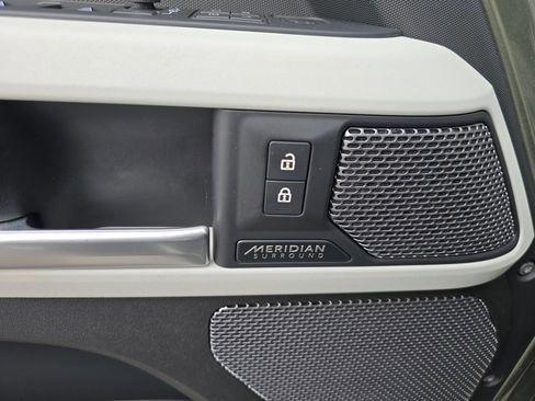 Used 2023 Land Rover Defender 110 X-Dynamic SE image 16