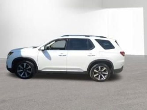 Used 2023 Honda Pilot Touring image 2
