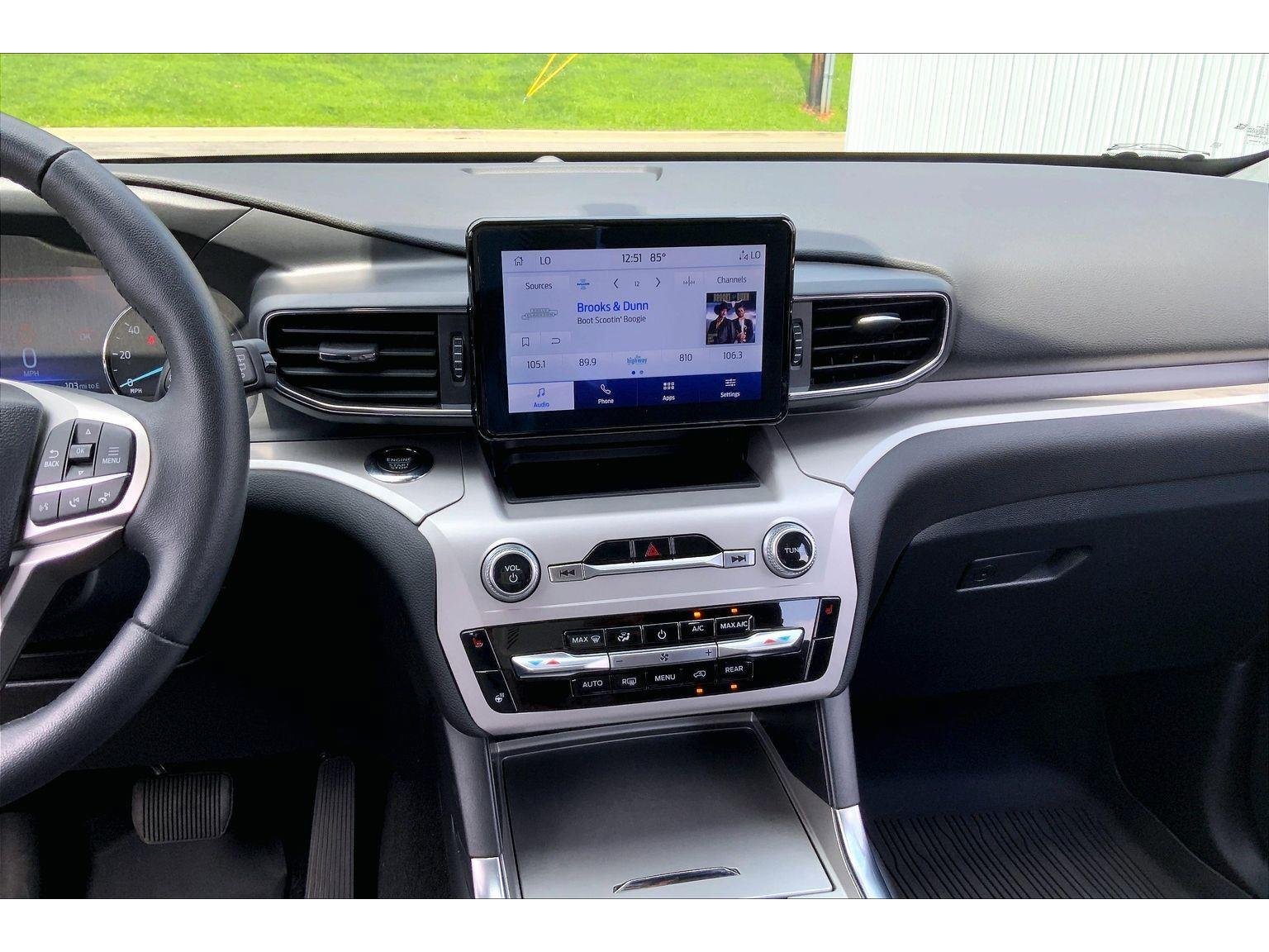 Used 2024 Ford Explorer XLT w/ Equipment Group 202A AWD/4WD image 6