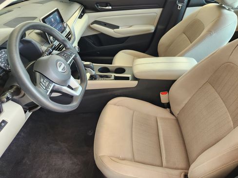 Used 2025 Nissan Altima 2.5 SV FWD image 13