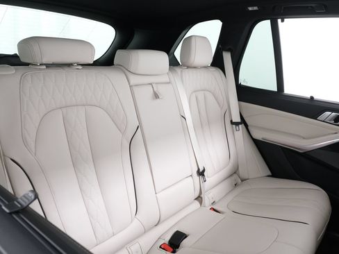 Used 2025 BMW X5 M60i AWD/4WD image 40