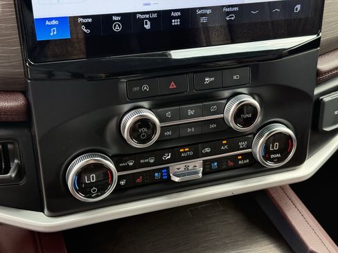 Used 2024 Ford Expedition Limited image 22