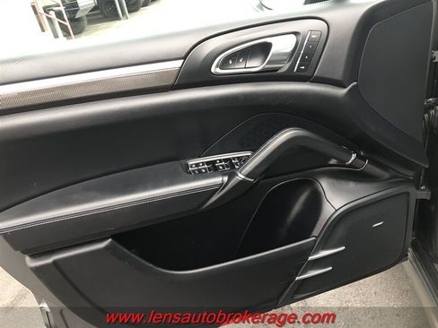 Used 2016 Porsche Cayenne GTS w/ Premium Package Plus AWD/4WD image 31