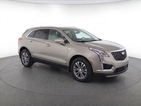 Certified 2022 Cadillac XT5 Premium Luxury FWD image 2