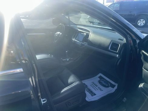 Used 2017 Toyota Highlander XLE image 32