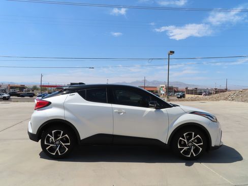 Used 2020 Toyota C-HR XLE image 9