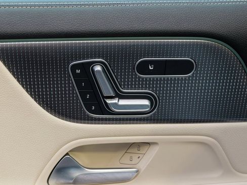 Used 2022 Mercedes-Benz GLA 250 4MATIC image 17