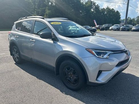 Used 2016 Toyota RAV4 LE image 4