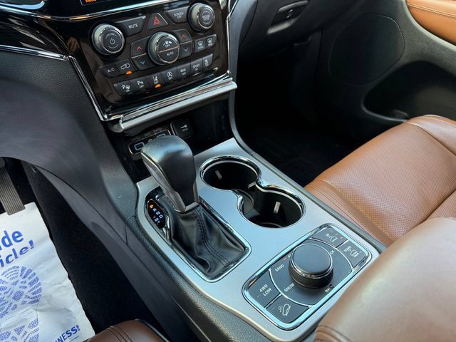 Used 2021 Jeep Grand Cherokee Overland AWD/4WD image 16