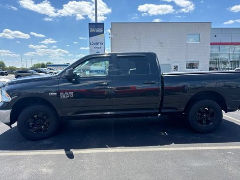 Used 2019 RAM 1500 Classic SLT AWD/4WD image 3