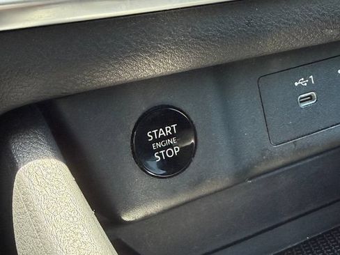 Used 2024 Nissan Rogue S FWD image 19