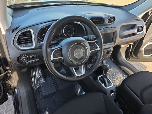 Used 2020 Jeep Renegade Latitude w/ Cold Weather Group AWD/4WD image 15