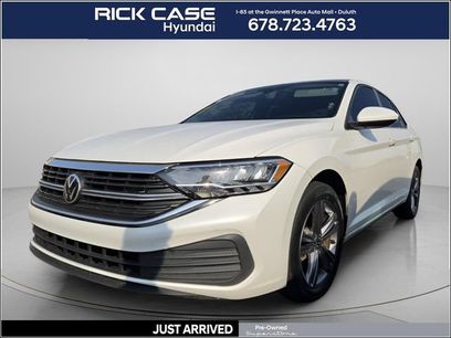 Used 2023 Volkswagen Jetta SE w/ Panoramic Sunroof Package