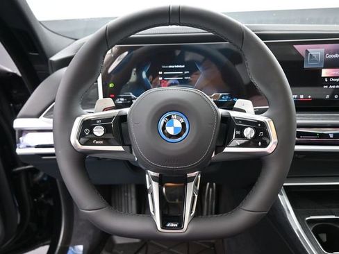 New 2025 BMW 750e xDrive w/ Premium Package image 2