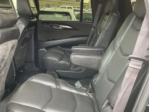 Used 2017 Cadillac Escalade Platinum image 15