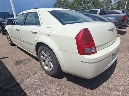 Used 2006 Chrysler 300 Touring w/ Comfort/Convenience Group RWD image 5