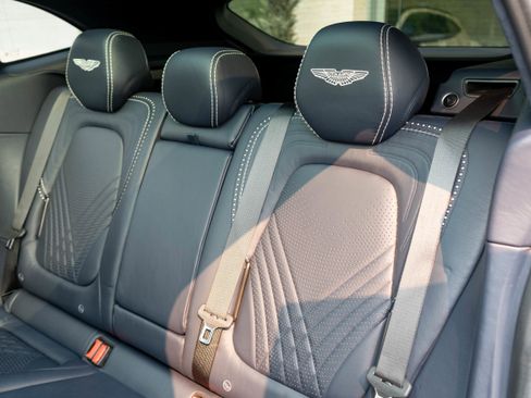 Used 2021 Aston Martin DBX image 32