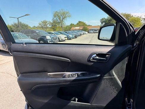 Used 2019 Dodge Journey Crossroad w/ Navigation Group image 10