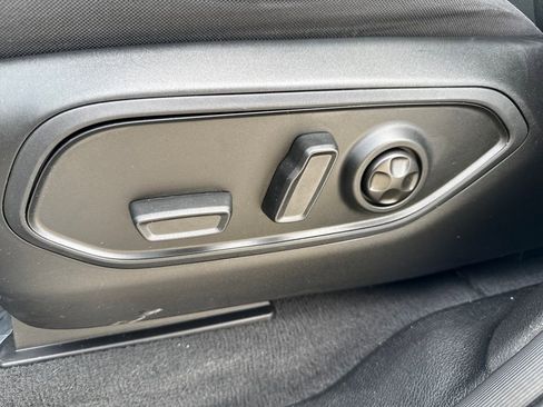 Used 2022 Jeep Grand Cherokee Laredo w/ Luxury Tech Group I image 12