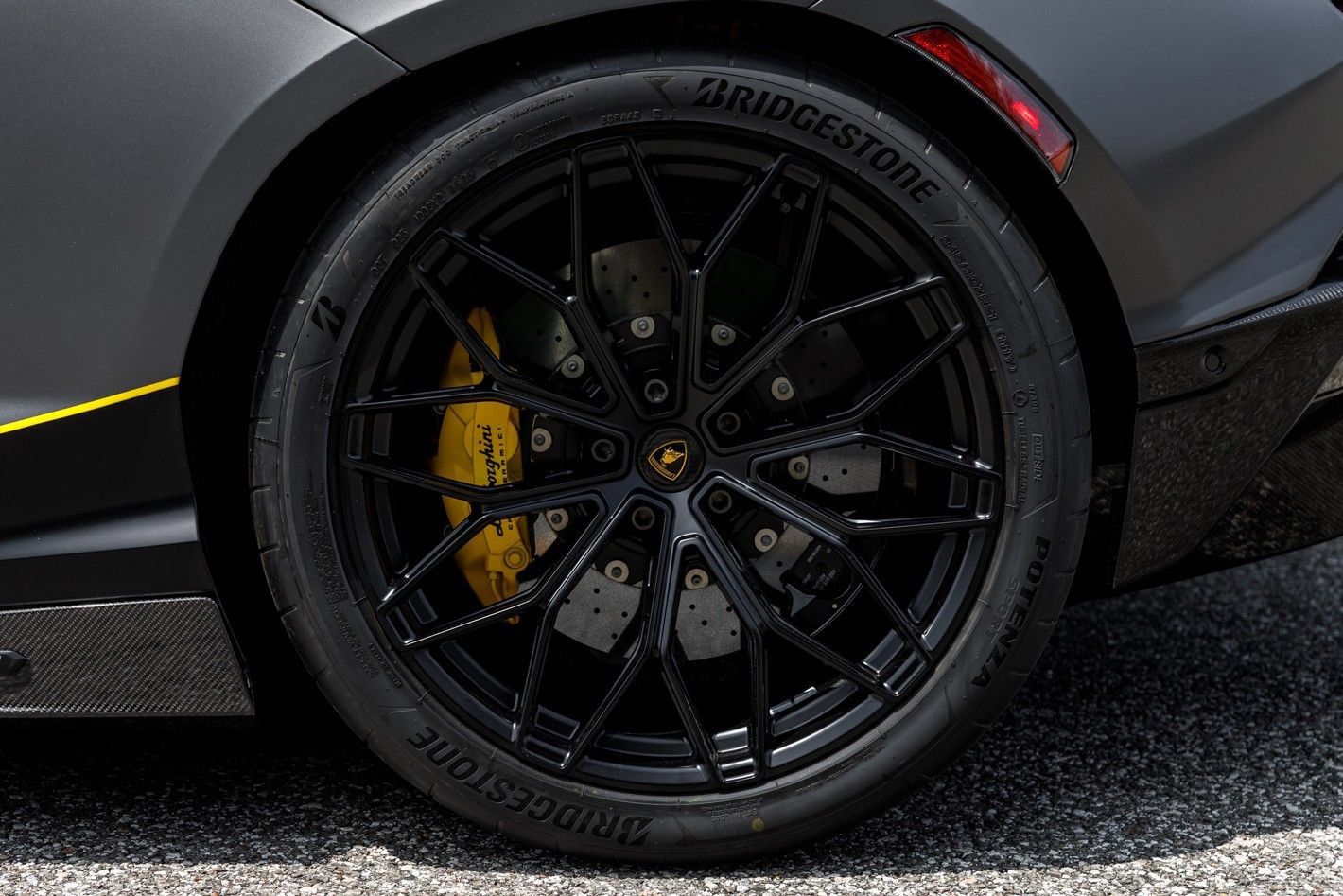 Used 2025 Lamborghini Revuelto AWD/4WD image 3