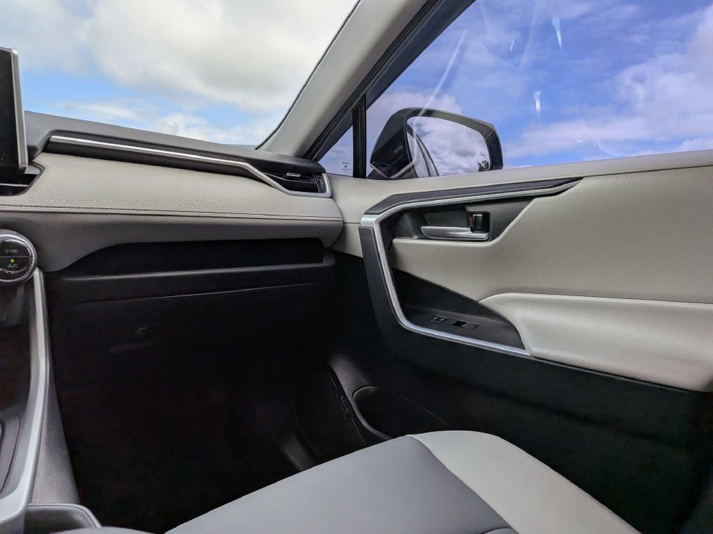 Used 2023 Toyota RAV4 XLE Premium FWD image 17