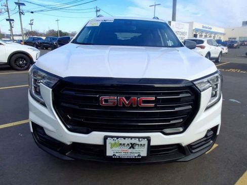 Used 2023 GMC Terrain SLT w/ Elevation Edition image 7