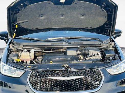 Used 2024 Chrysler Pacifica Limited image 46