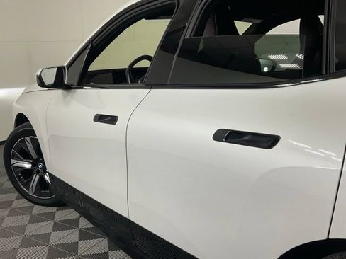 Certified 2023 BMW iX xDrive50 w/ Premium Package AWD/4WD image 33