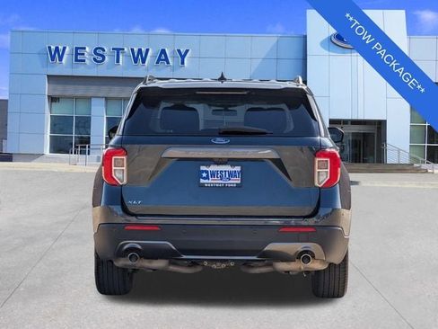 Used 2022 Ford Explorer XLT w/ Equipment Group 202A image 5